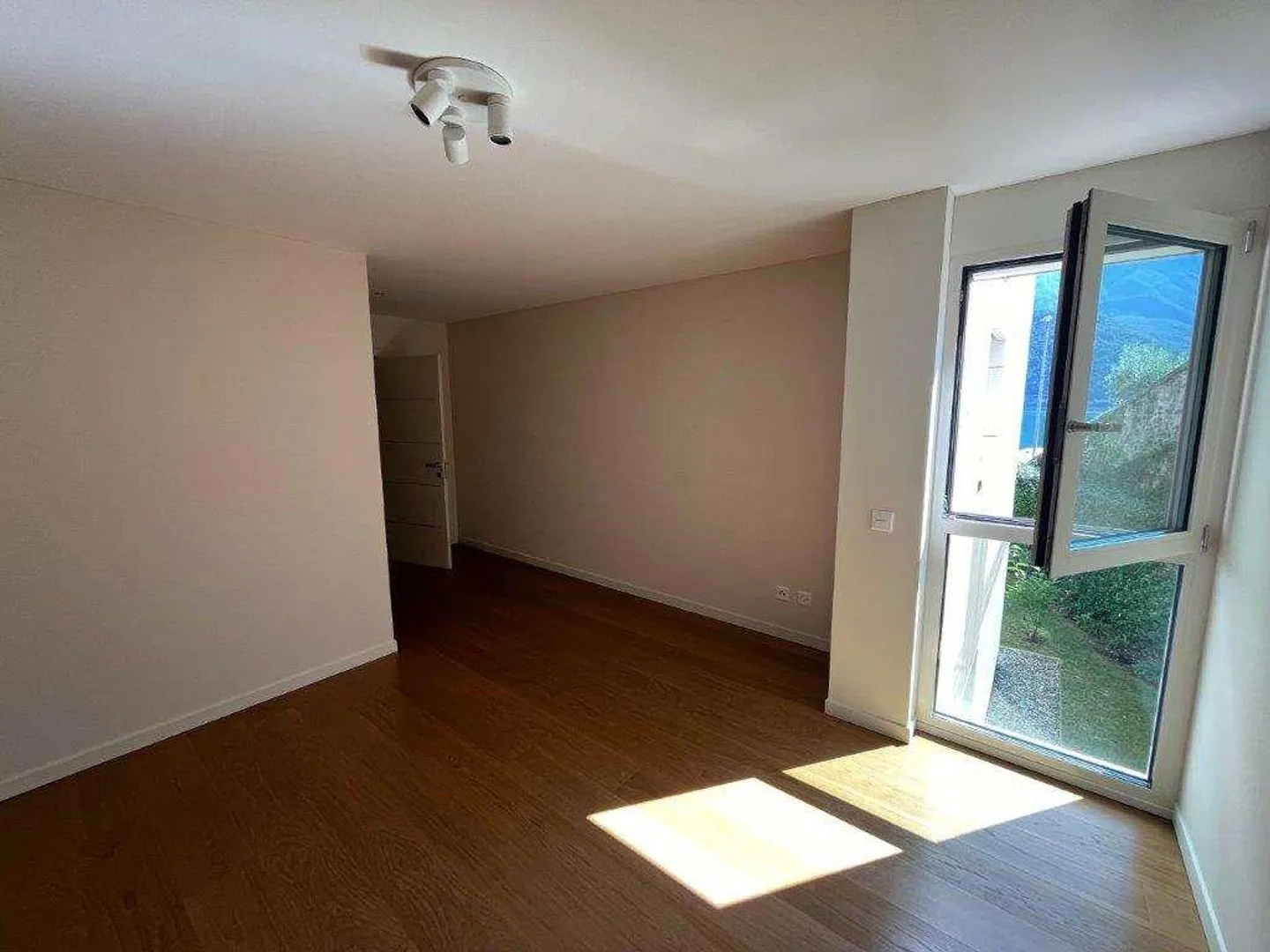 MELIDE: SPAZIOSO 5,5 LOC. CON VISTA LAGO - Foto 6 di 10