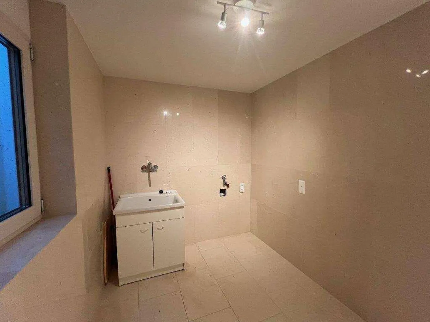 MELIDE: SPAZIOSO 5,5 LOC. CON VISTA LAGO - Foto 9 di 10