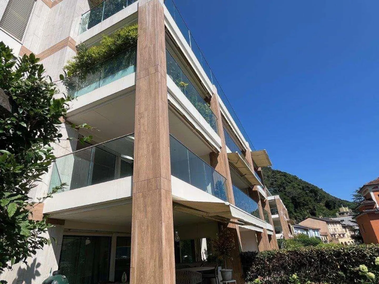 MELIDE: SPAZIOSO 5,5 LOC. CON VISTA LAGO - Foto 10 di 10