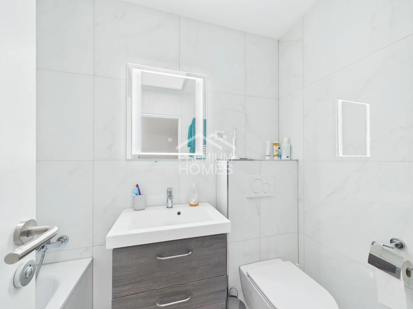 Rénové avec style, beaucoup d'espace pour se sentir bien à Glashütten - Photo 8 sur 11