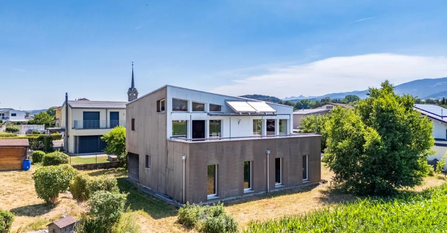 Eco-Friendly Architectural House - Photo 1 of 11