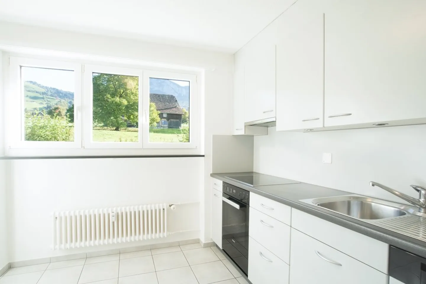 Charmant appartement 4 pièces - Photo 3 sur 8