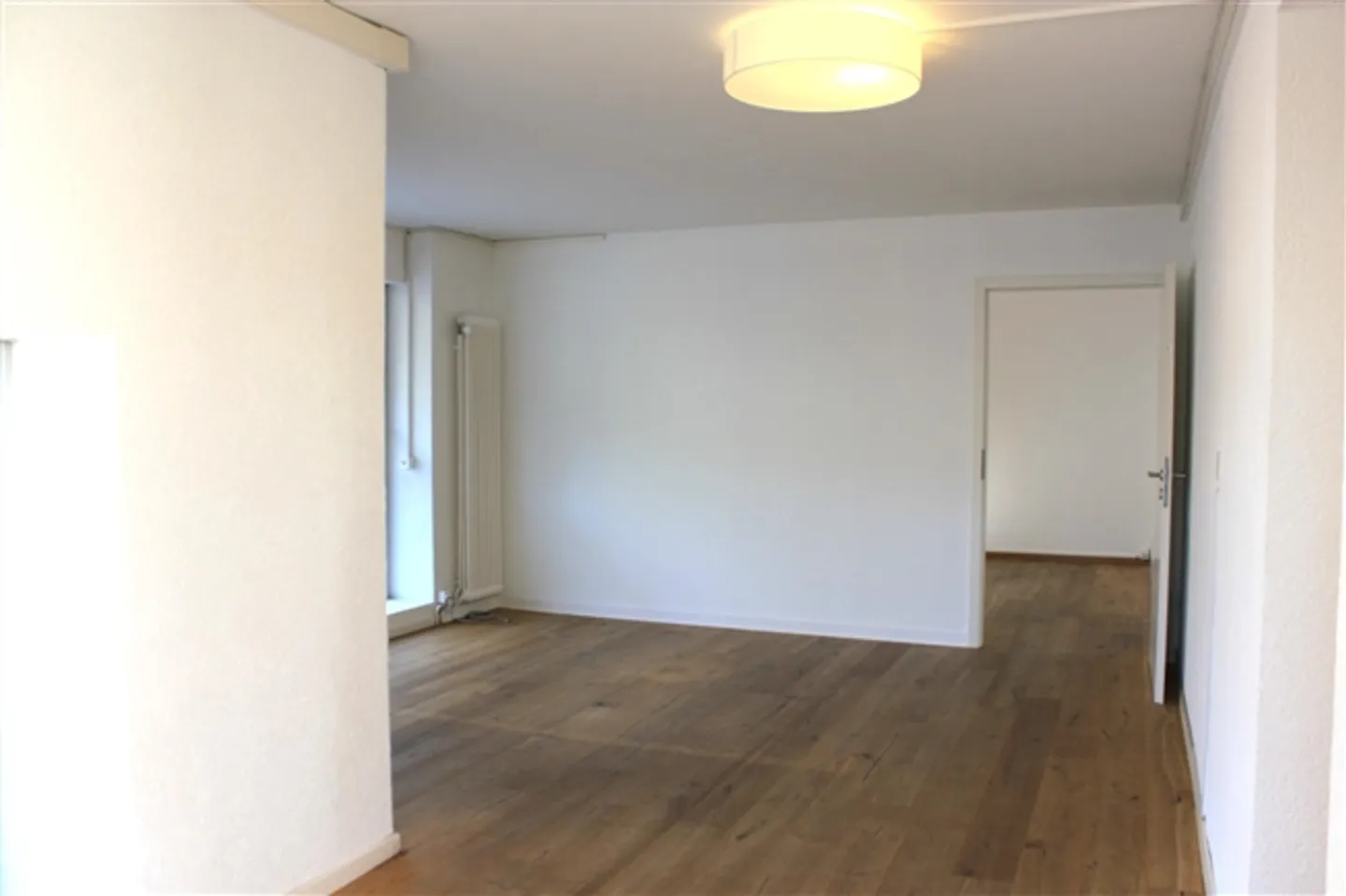 Commercial premises with windows in the center of Morges - approx. 83m2 - Photo 3 of 7