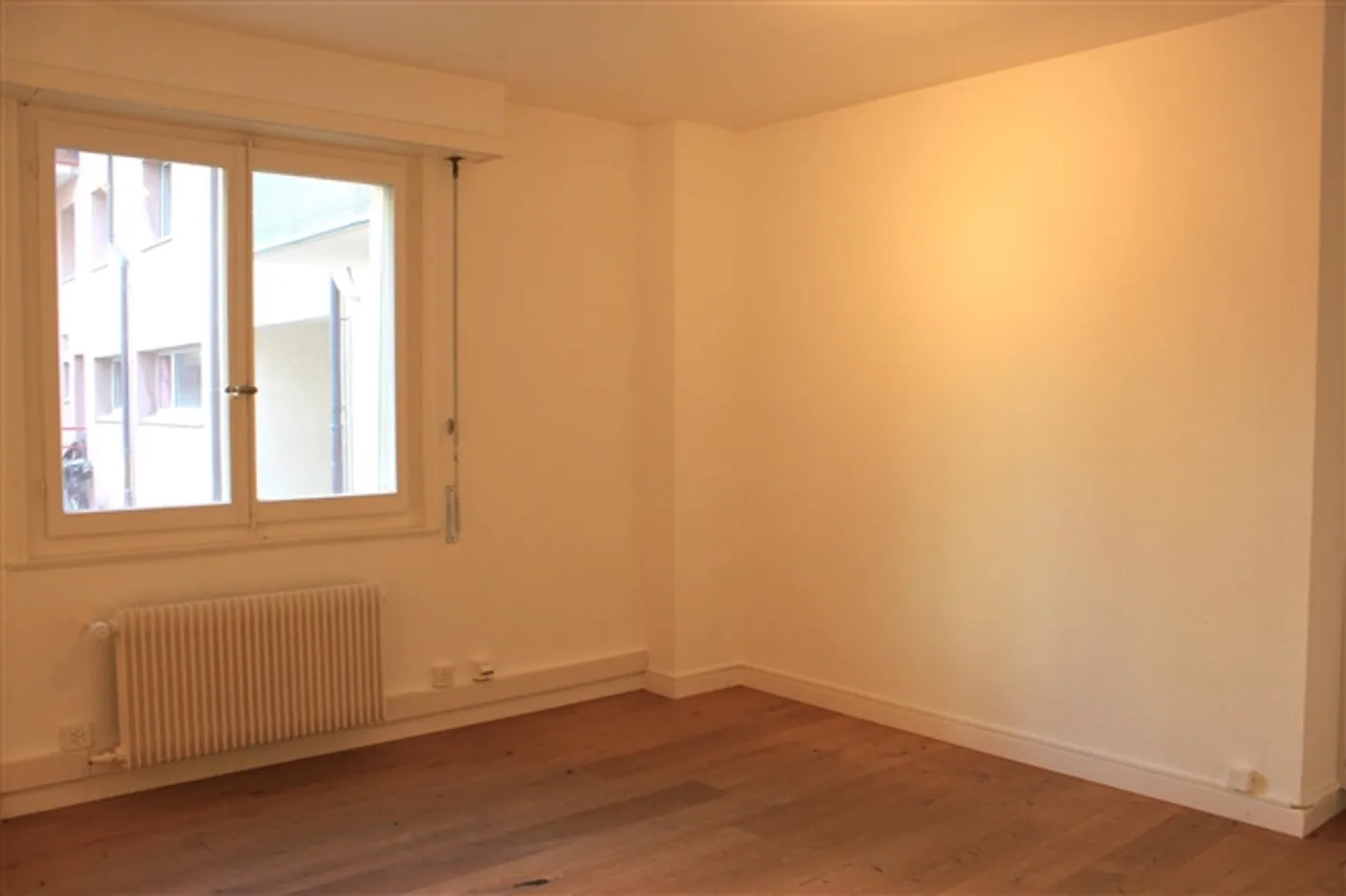 Commercial premises with windows in the center of Morges - approx. 83m2 - Photo 6 of 7