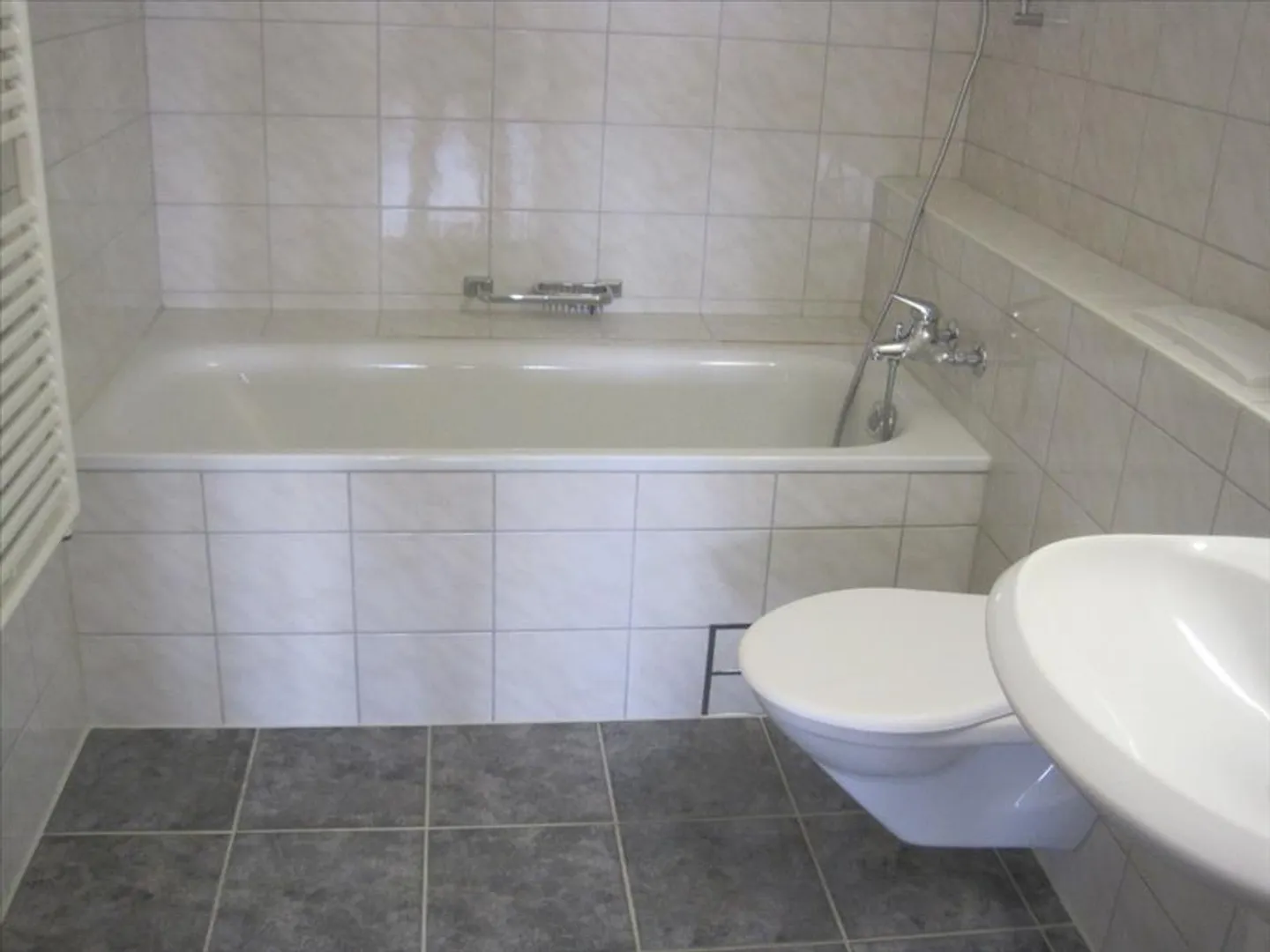 Emplacement central avec vue sur le lac - Photo 3 sur 5