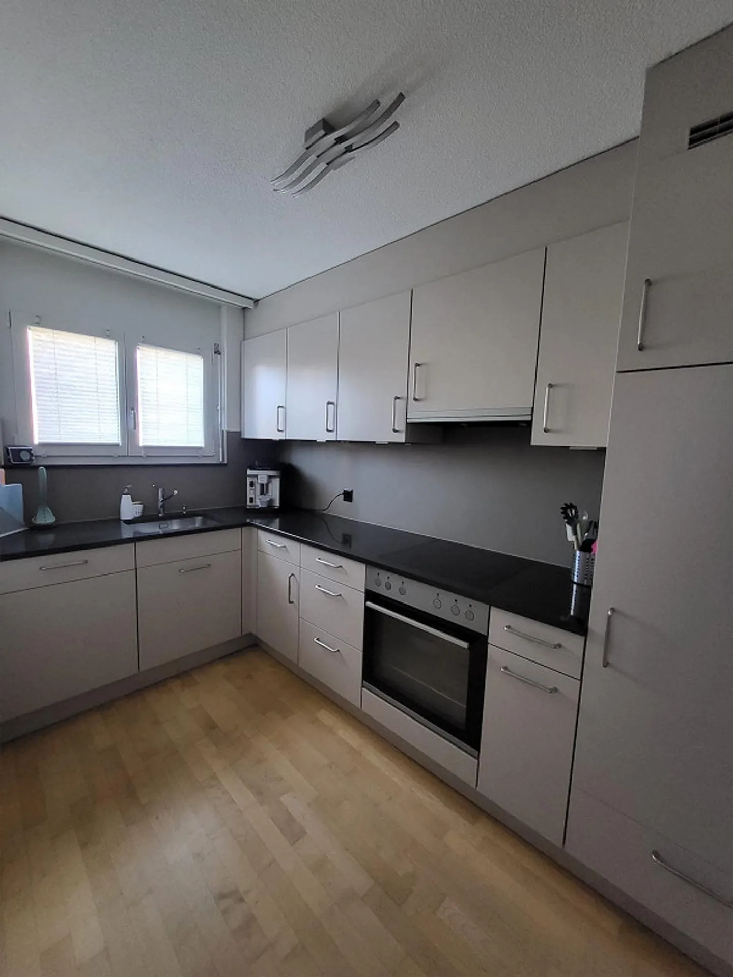 Bright, sunny apartment - Photo 7 of 12