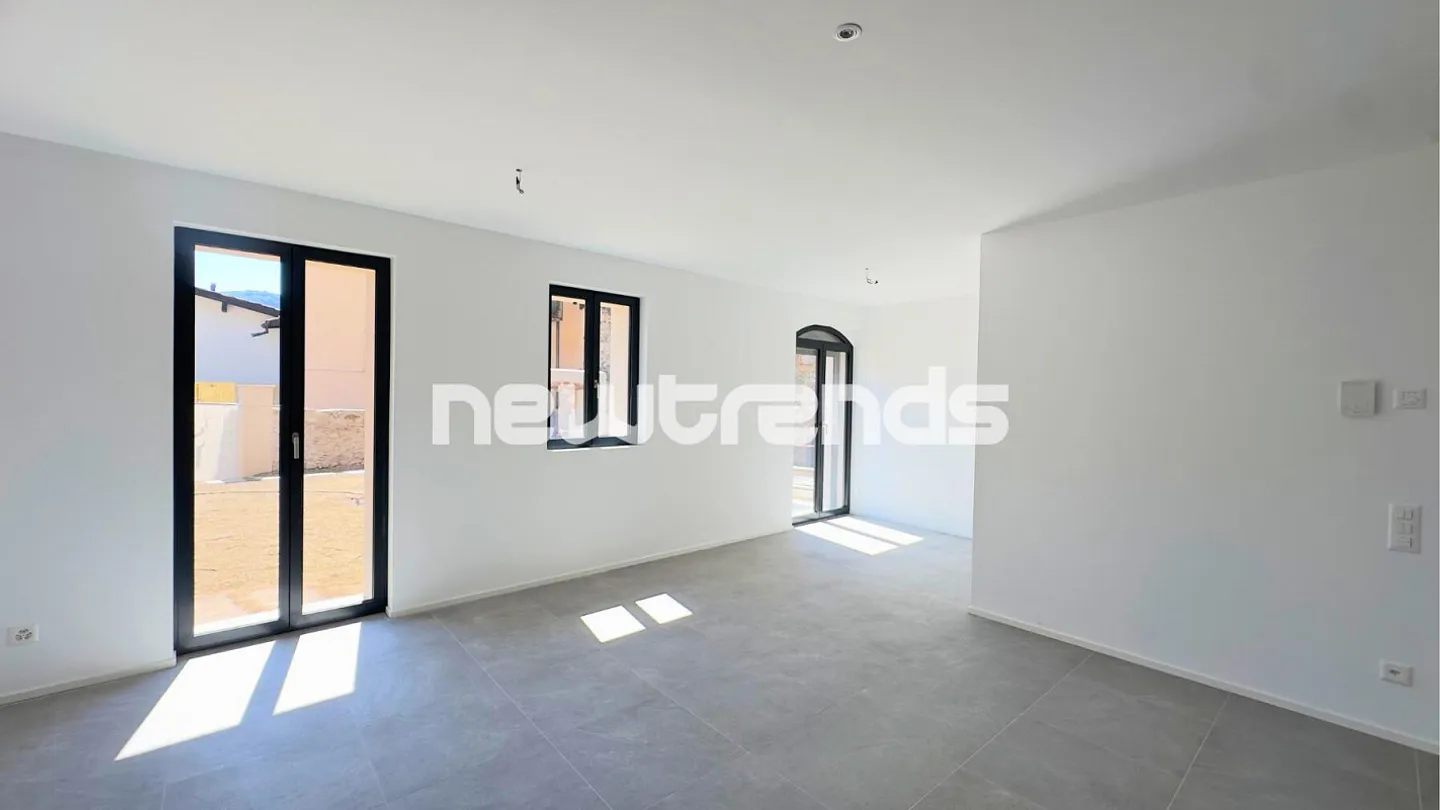 Lumino et charmant 2,5 pièces avec jardin et patio, jamais habité. - Photo 3 sur 14