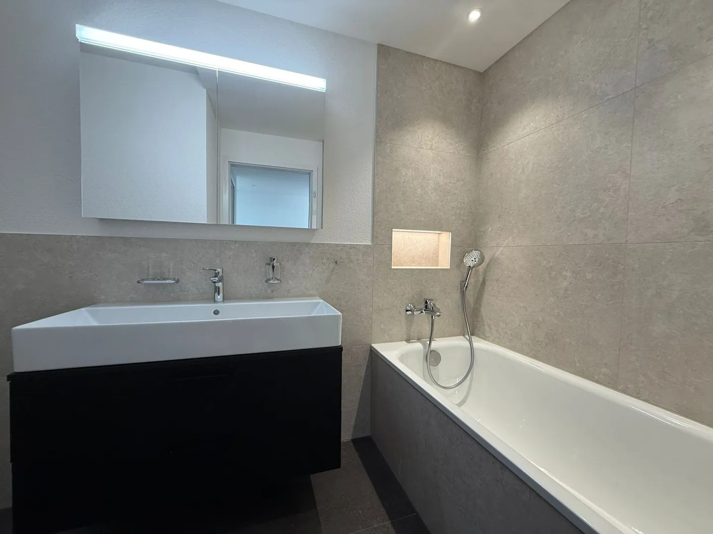 Rénové avec style : Appartement spacieux de 5,5 pièces à Zollikofen - Photo 6 sur 10