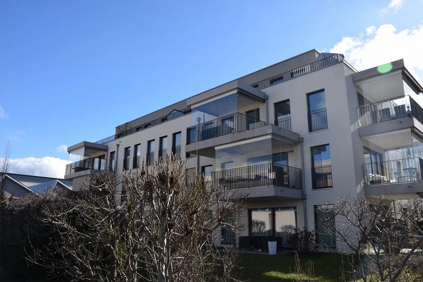 Appartamento 4 1/2 stanze ben curato al 2° piano con due balconi - Foto 3 di 14