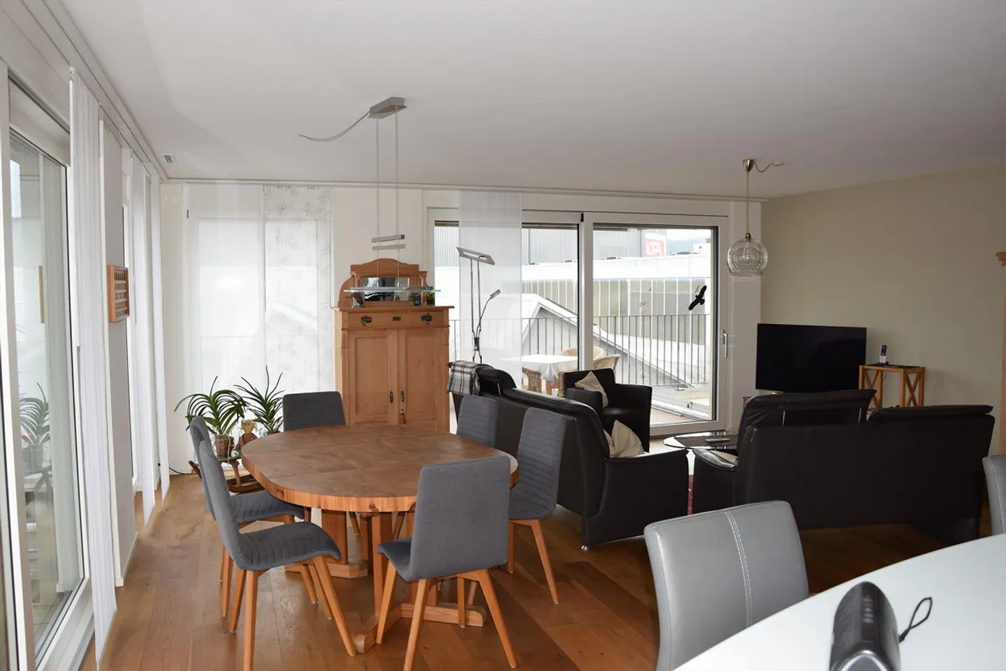 Appartamento 4 1/2 stanze ben curato al 2° piano con due balconi - Foto 6 di 14