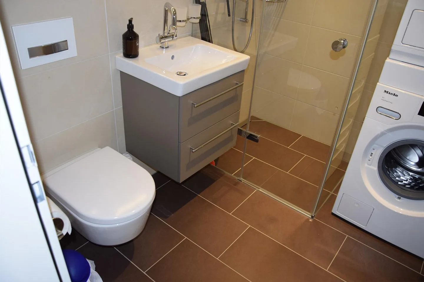 Appartamento 4 1/2 stanze ben curato al 2° piano con due balconi - Foto 11 di 14