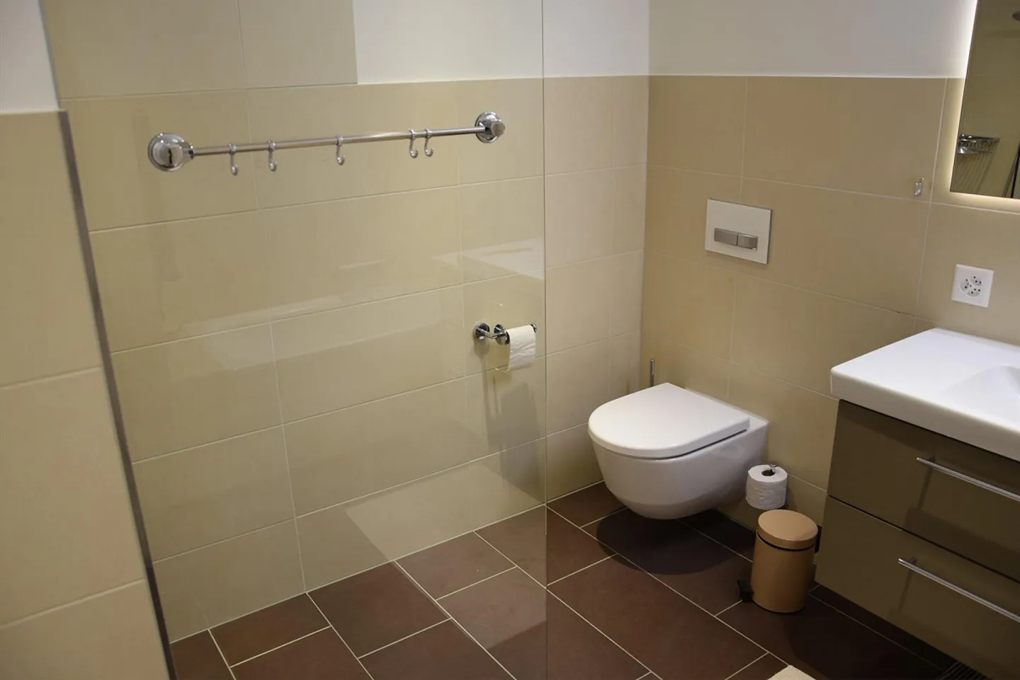 Appartamento 4 1/2 stanze ben curato al 2° piano con due balconi - Foto 13 di 14