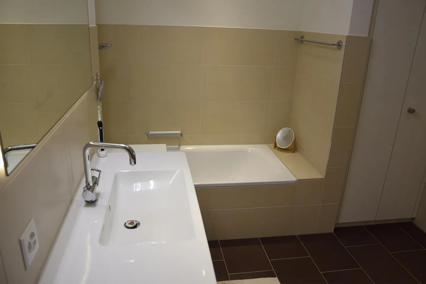 Appartamento 4 1/2 stanze ben curato al 2° piano con due balconi - Foto 14 di 14