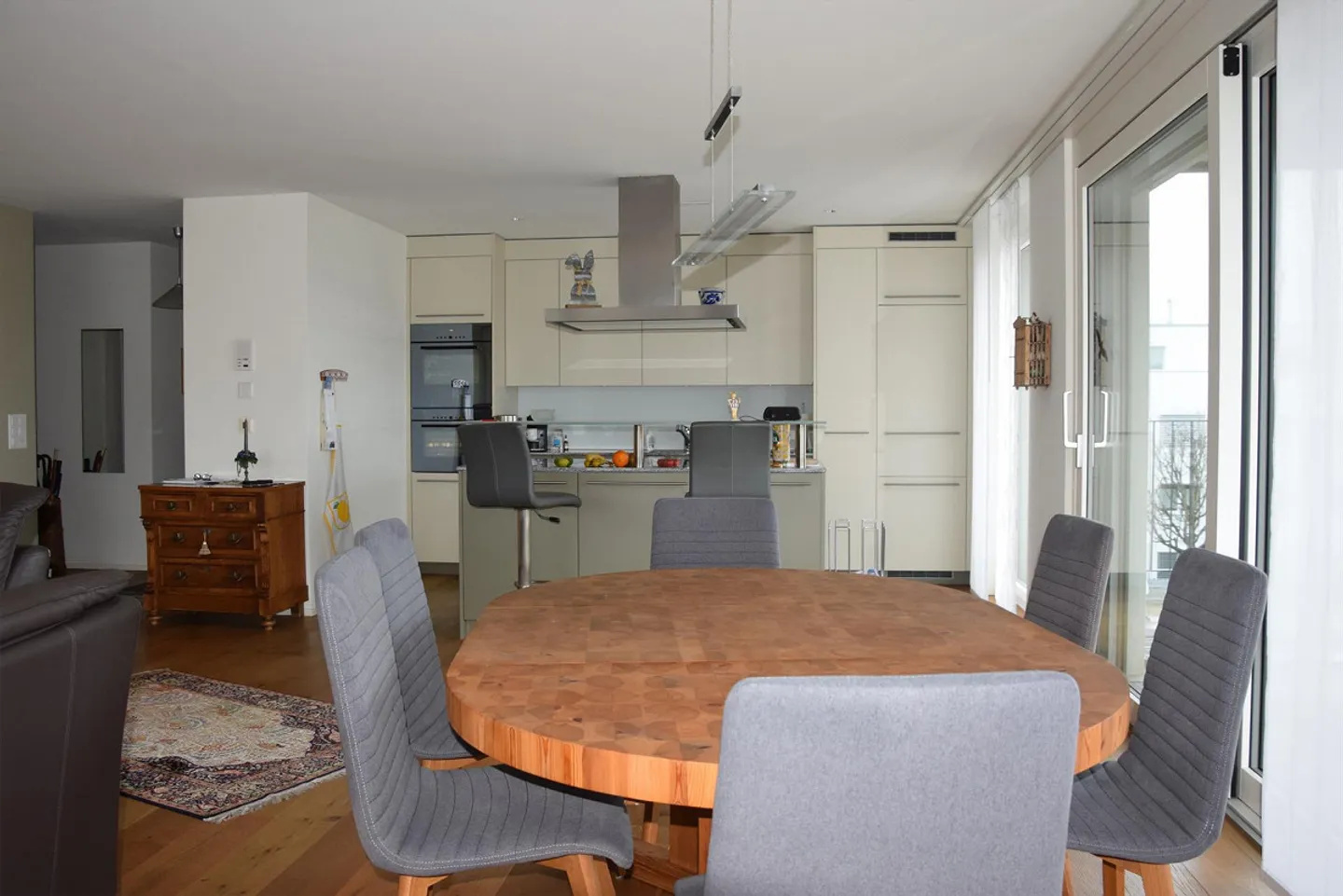 Appartamento 4 1/2 stanze ben curato al 2° piano con due balconi - Foto 9 di 14