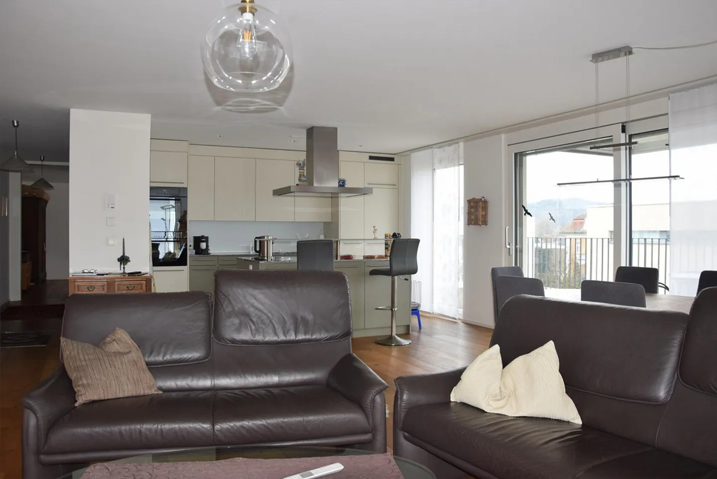 Appartamento 4 1/2 stanze ben curato al 2° piano con due balconi - Foto 10 di 14