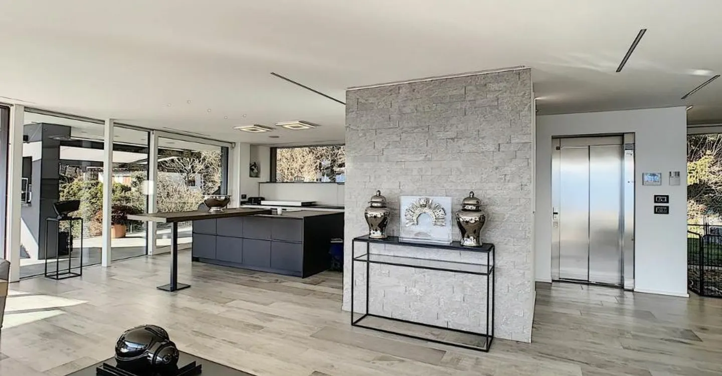 Magnificent property with panoramic view - Photo 2 of 12