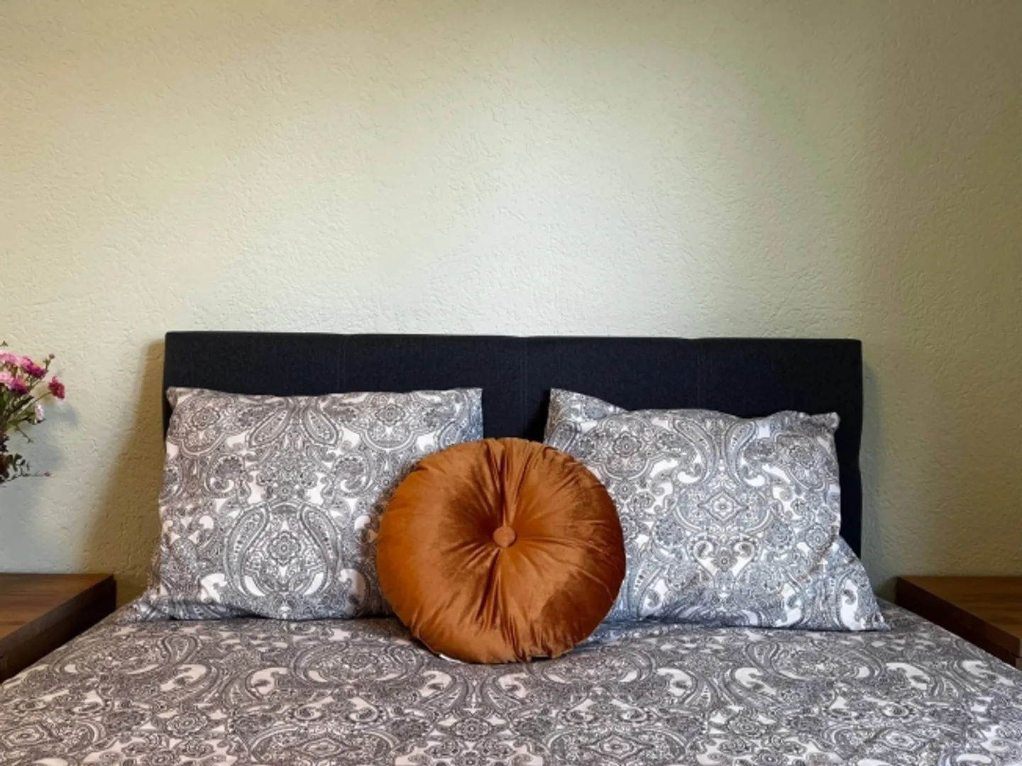 Bright, Renovated Apartment Ideal for Young Professionals - Photo 12 of 13