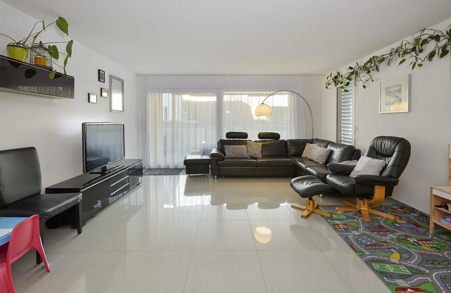 Appartement ensoleillé de 4,5 pièces ***Balcon de 28 m2*** - Photo 6 sur 17