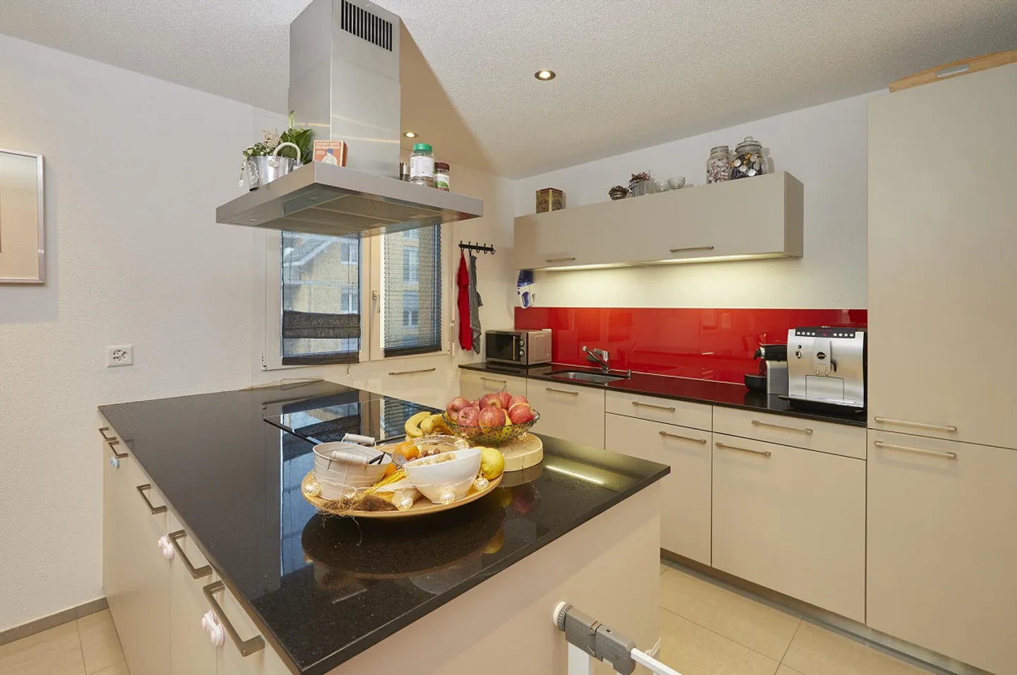 Appartement ensoleillé de 4,5 pièces ***Balcon de 28 m2*** - Photo 4 sur 17