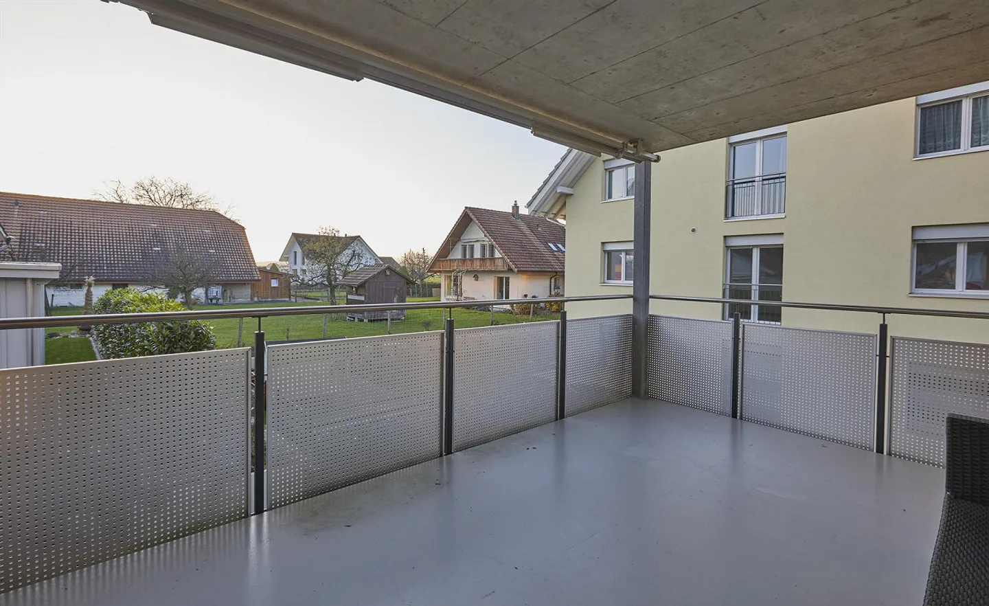 Appartement ensoleillé de 4,5 pièces ***Balcon de 28 m2*** - Photo 9 sur 17