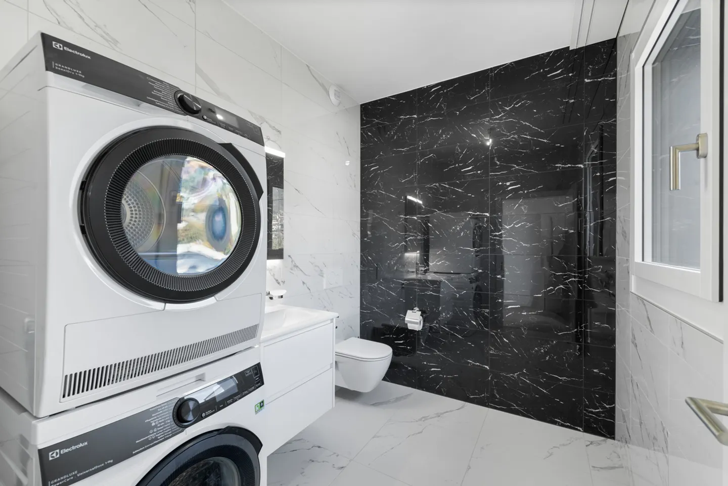 ATTIQUE D'EXCEPTION DE 4.5 PCES CENTRE-VILLE DE SIERRE - Photo 10 sur 17