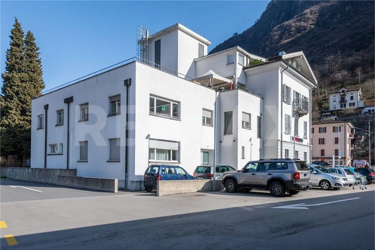 Bâtiment commercial et résidentiel avec revenu stable - Photo 5 sur 13