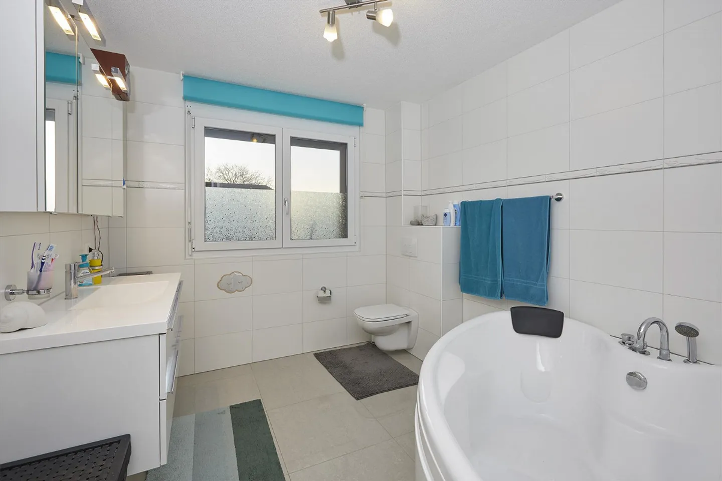 Appartement ensoleillé de 4,5 pièces ***Balcon de 28 m2*** - Photo 12 sur 17