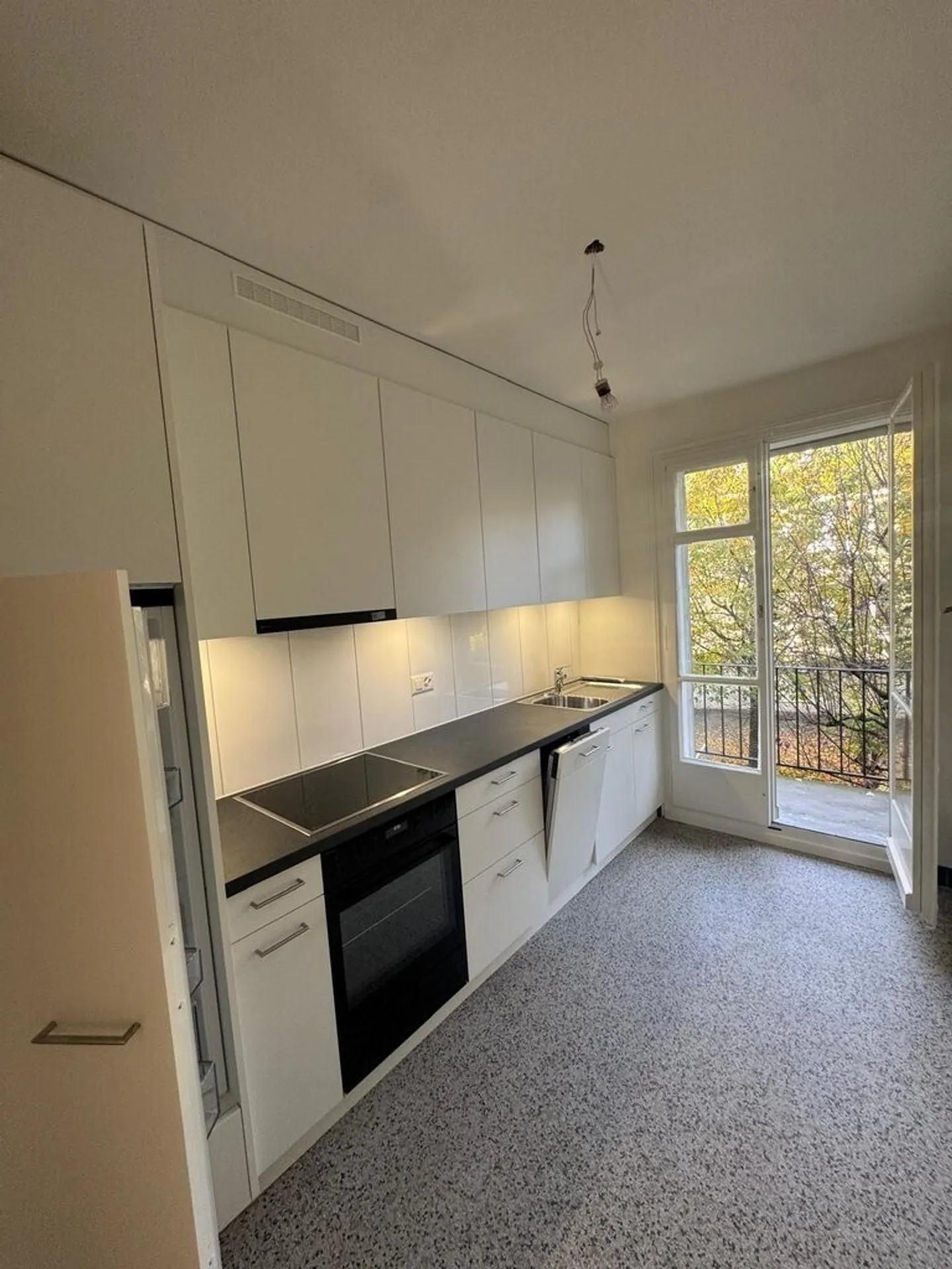 Appartement lumineux de 3 pièces avec balcon dans le quartier populaire de Sonnenhof - Photo 2 sur 12