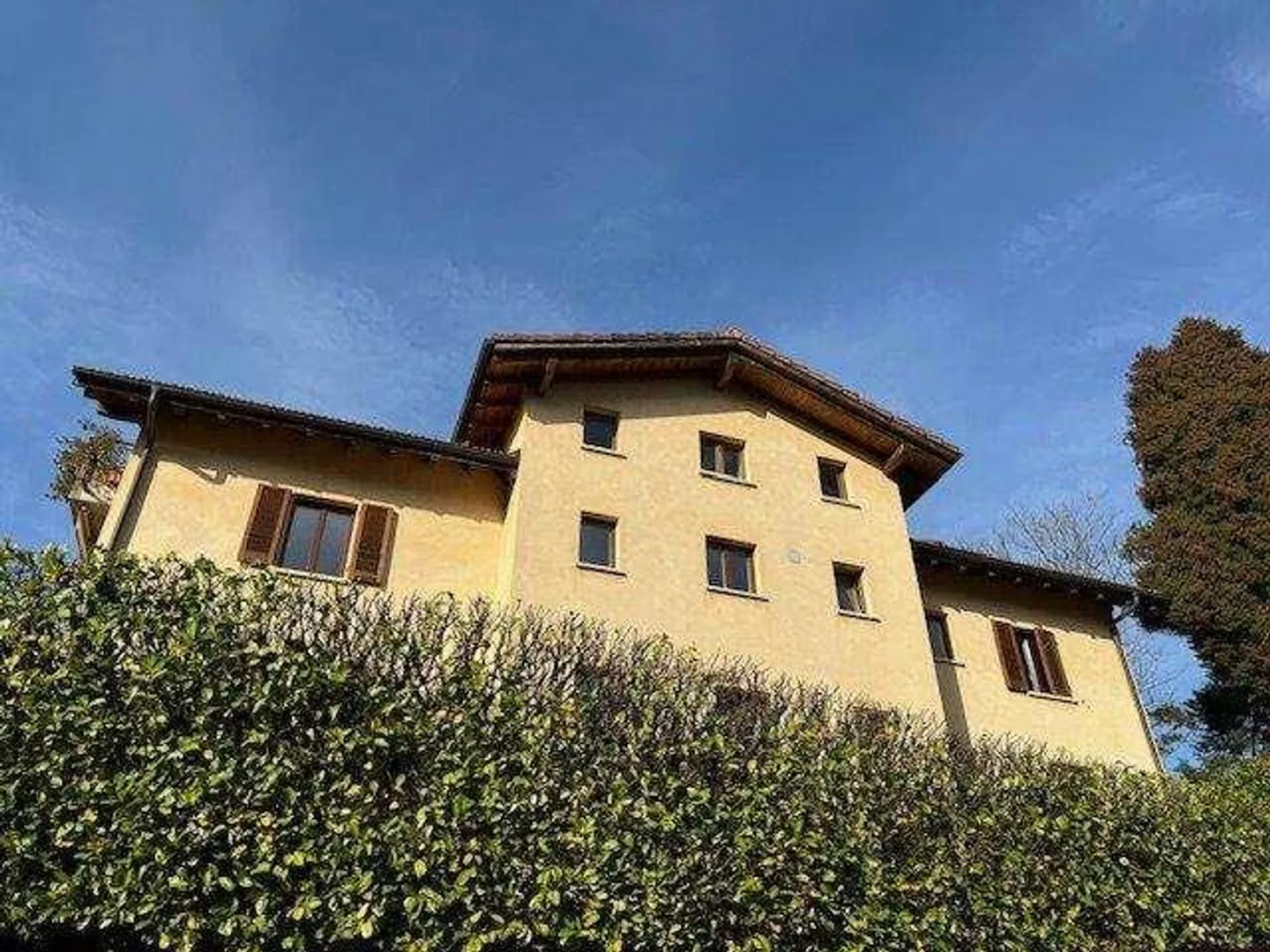 GERÄUMIGE WOHNUNG 4,5 ZIMMER MIT GARTEN - Foto 1 von 6