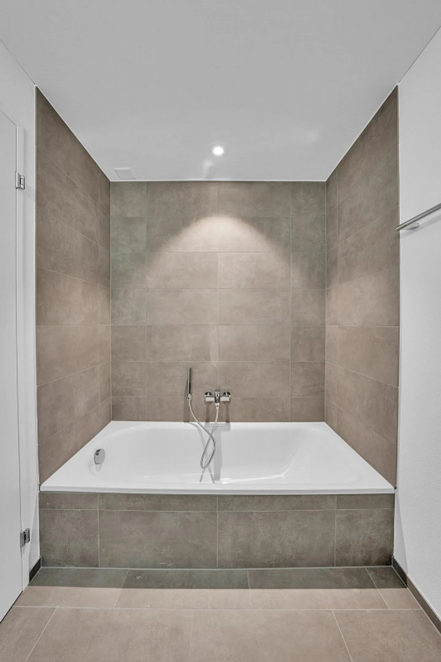 Nuovo edificio con comfort - Foto 2 di 28
