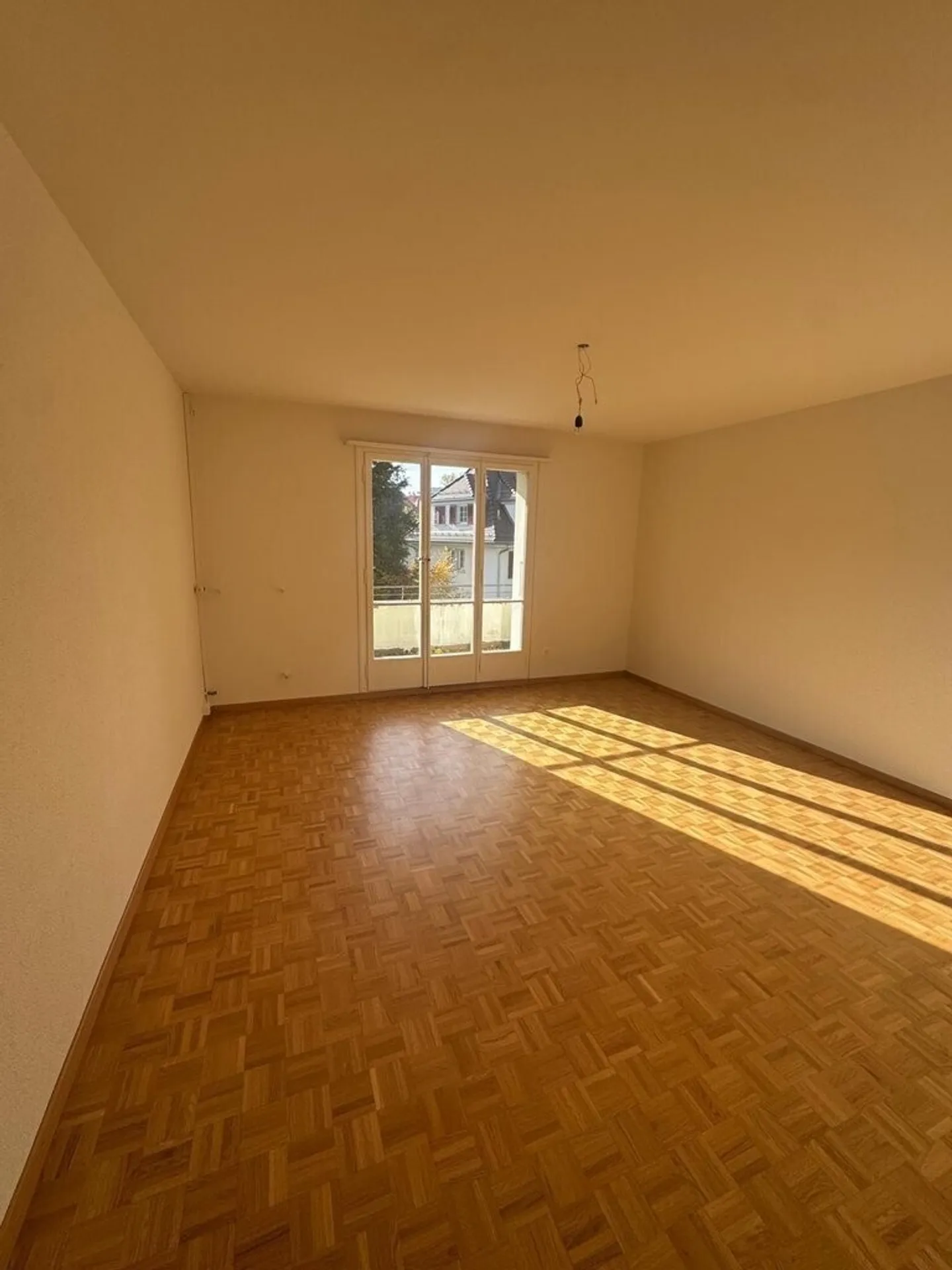 Appartement lumineux de 3 pièces avec balcon dans le quartier populaire de Sonnenhof - Photo 3 sur 12