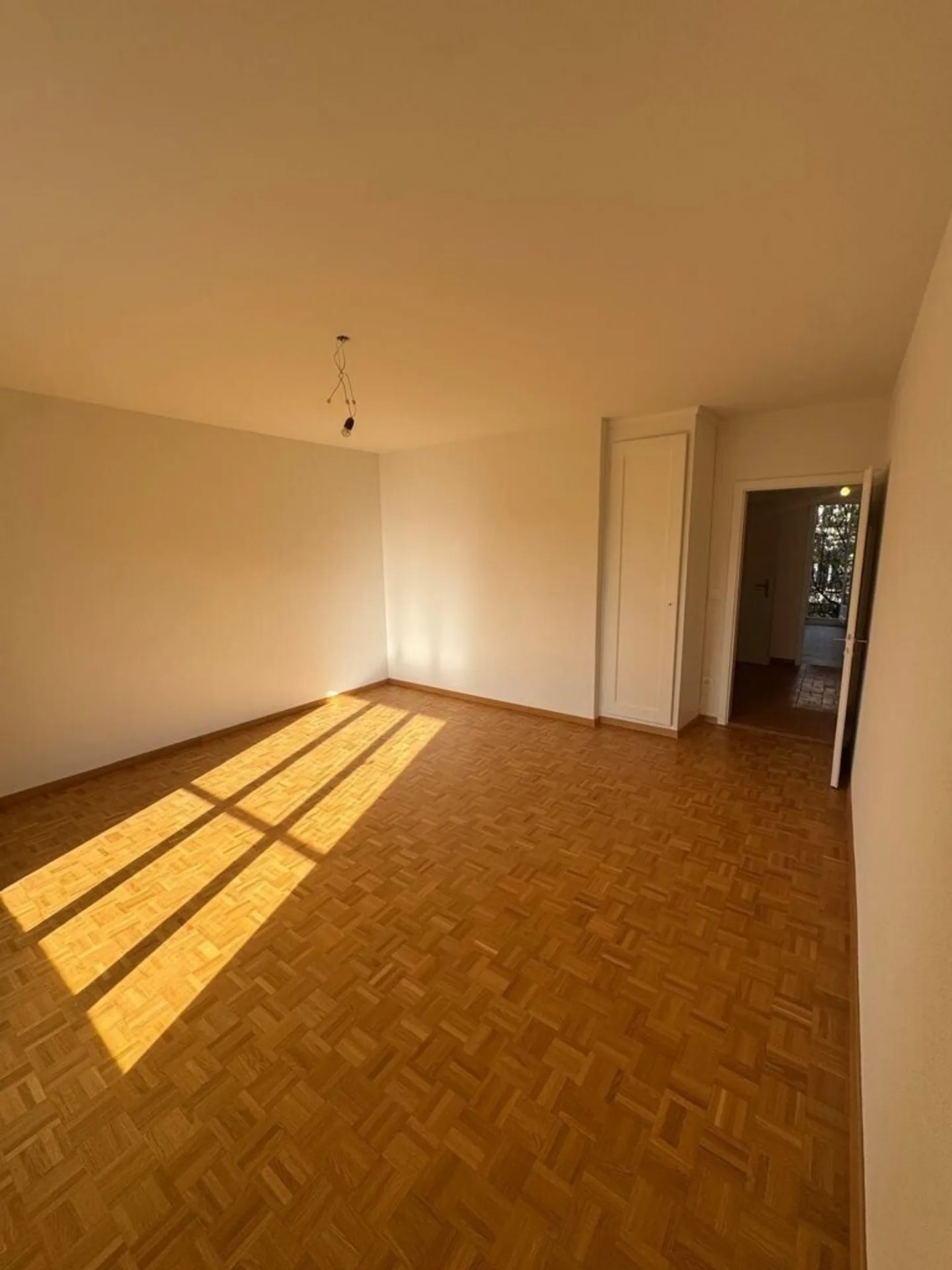Appartement lumineux de 3 pièces avec balcon dans le quartier populaire de Sonnenhof - Photo 4 sur 12