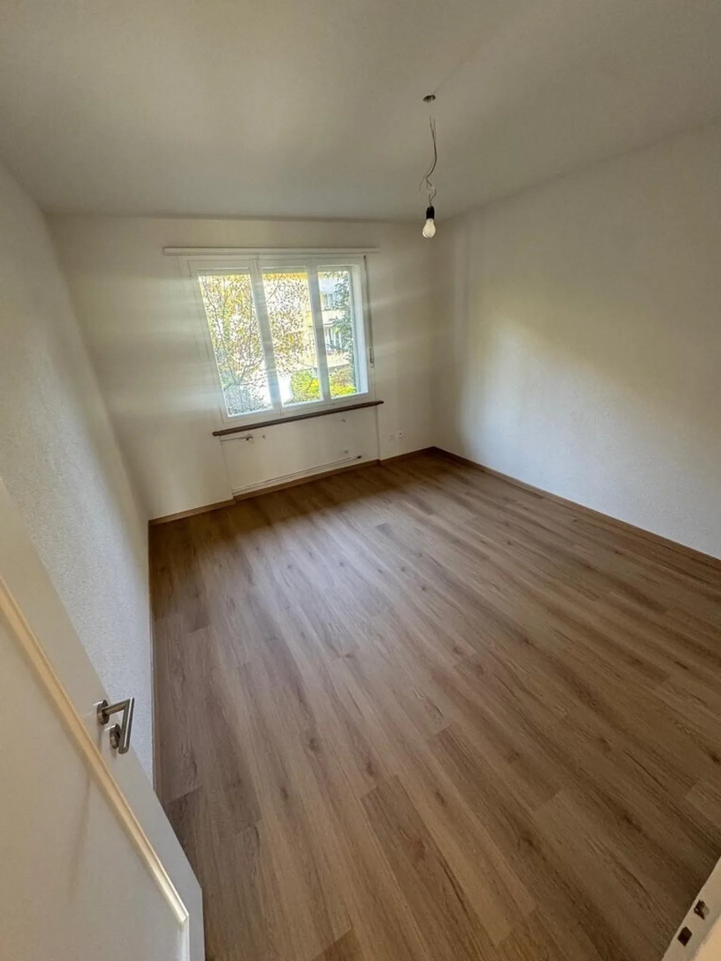 Appartement lumineux de 3 pièces avec balcon dans le quartier populaire de Sonnenhof - Photo 5 sur 12