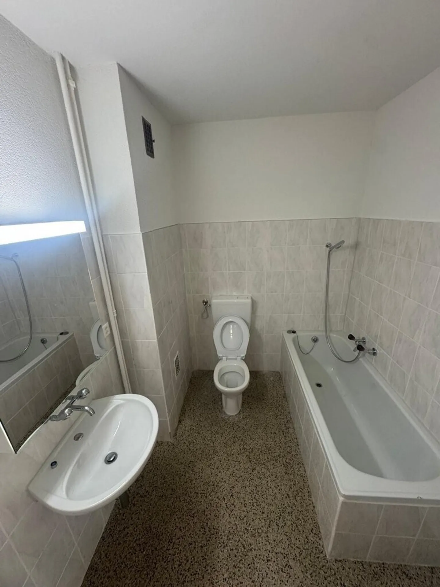 Appartement lumineux de 3 pièces avec balcon dans le quartier populaire de Sonnenhof - Photo 8 sur 12