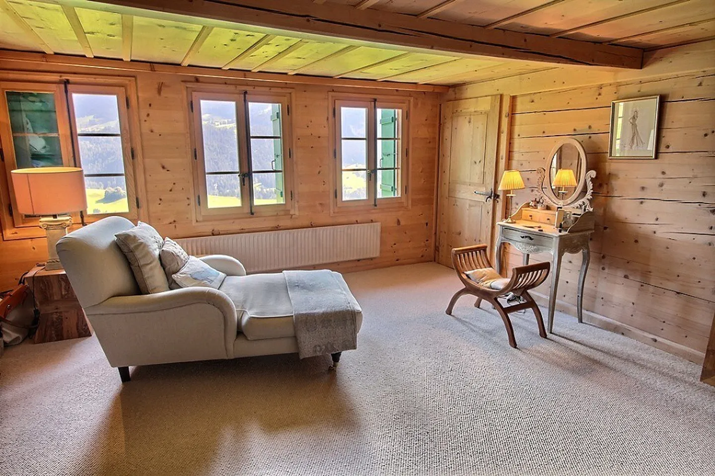 Exceptional property with stunning views of the valley - Photo 9 of 13