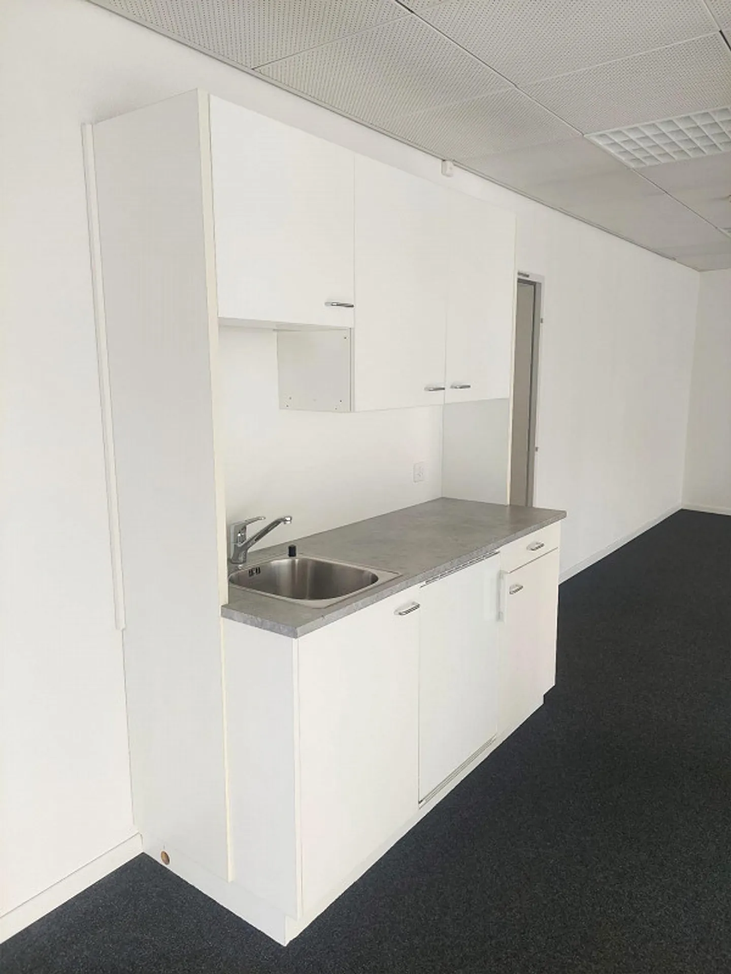 *Starthilfe von einem Nettomietzins* für die grosszügige Büro-/Gewerbe - Foto 8 von 10