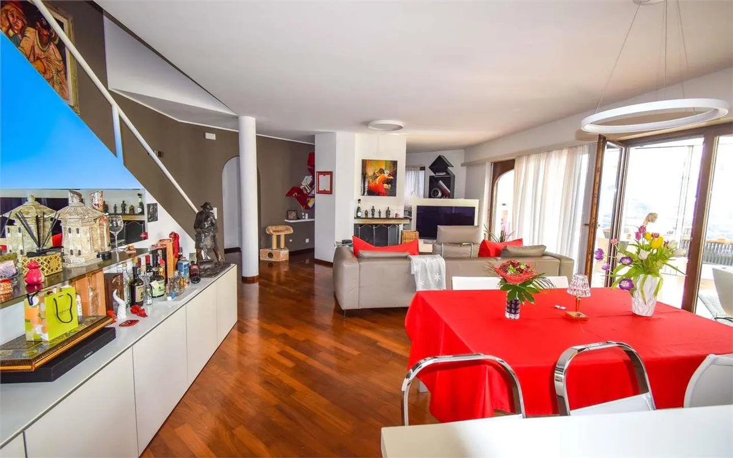 Villa with pool and open view - Photo 8 of 13