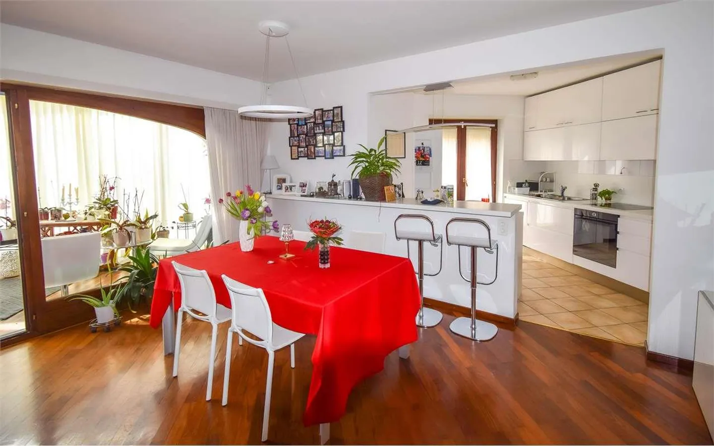 Villa with pool and open view - Photo 9 of 13