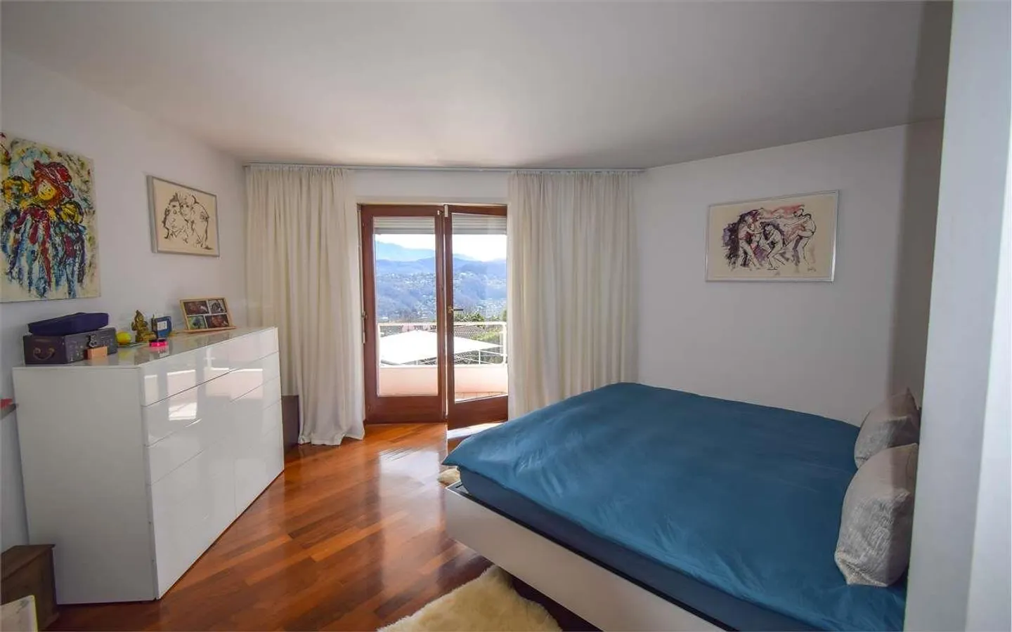 Villa with pool and open view - Photo 10 of 13