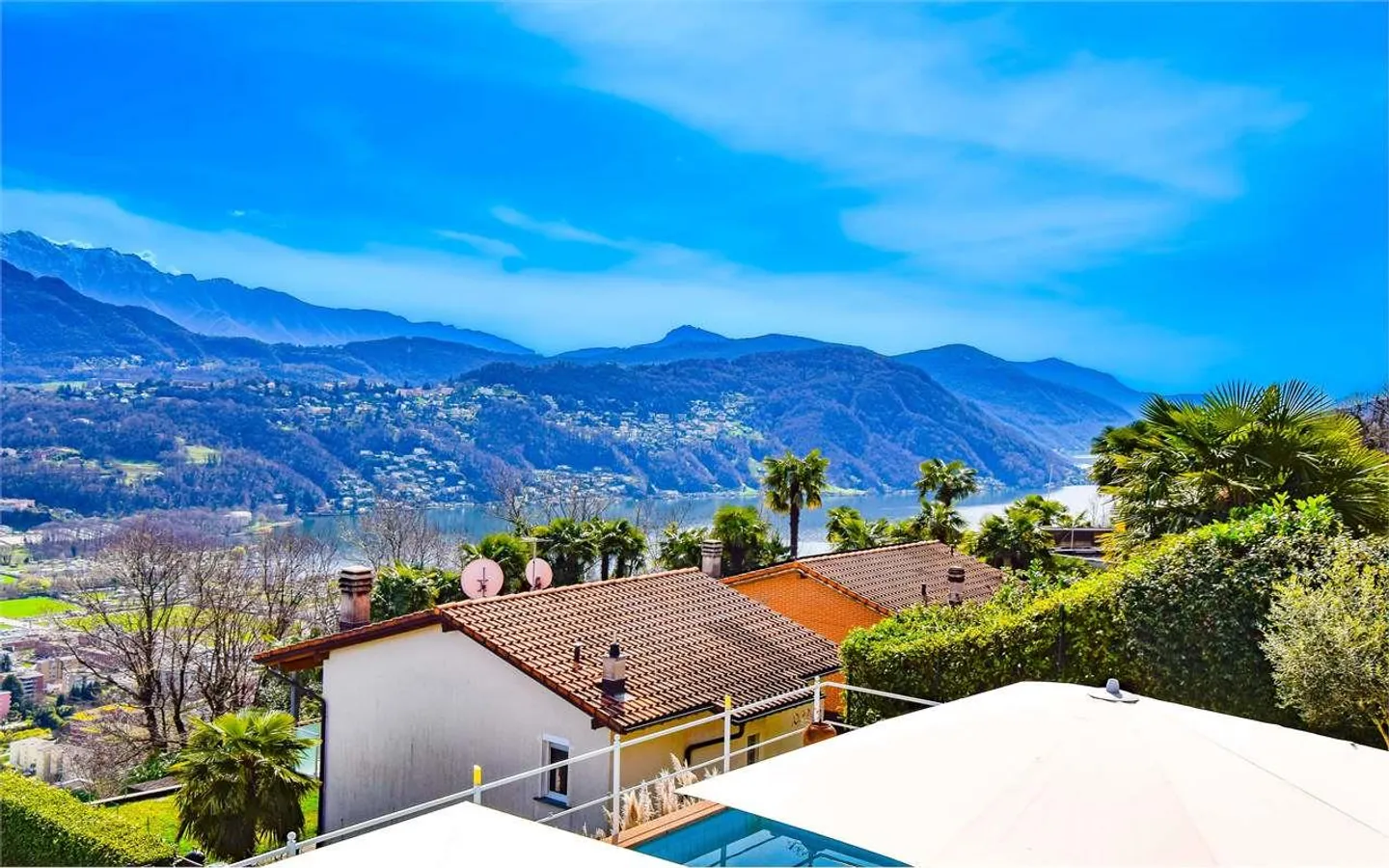 Villa with pool and open view - Photo 11 of 13