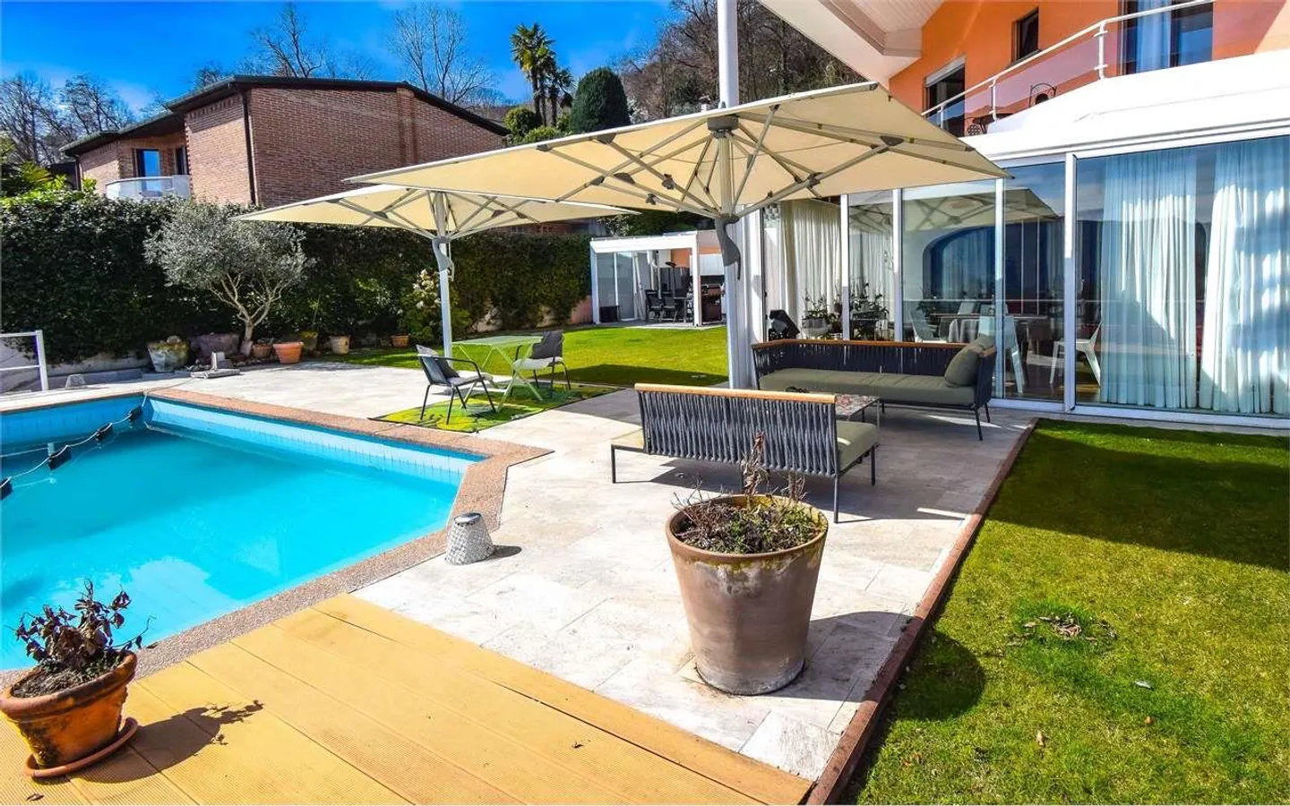 Villa with pool and open view - Photo 1 of 13