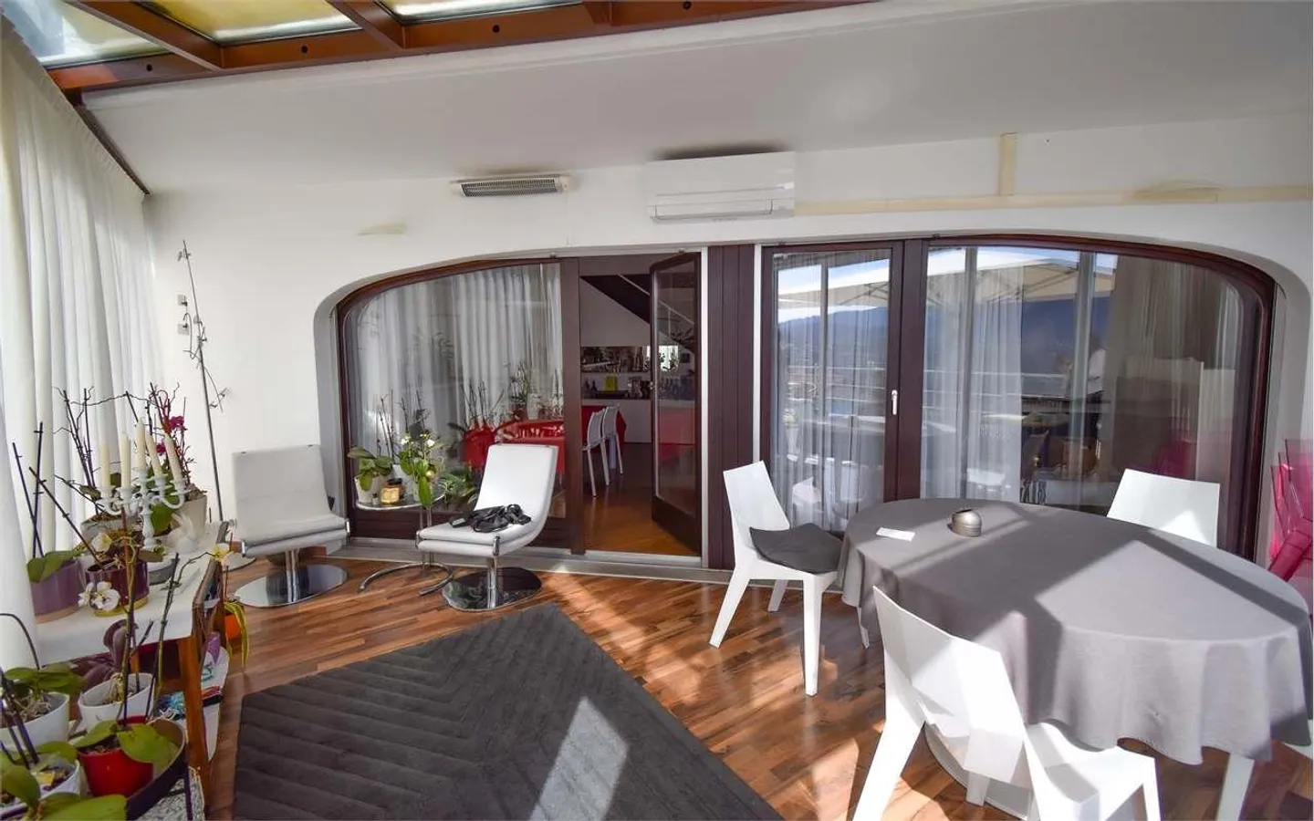 Villa with pool and open view - Photo 7 of 13