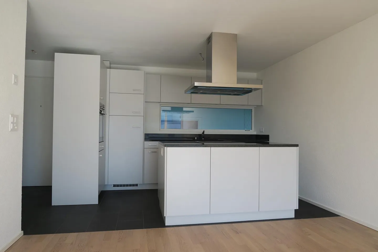 Modernes Apartment mit Balkon - Foto 3 von 11