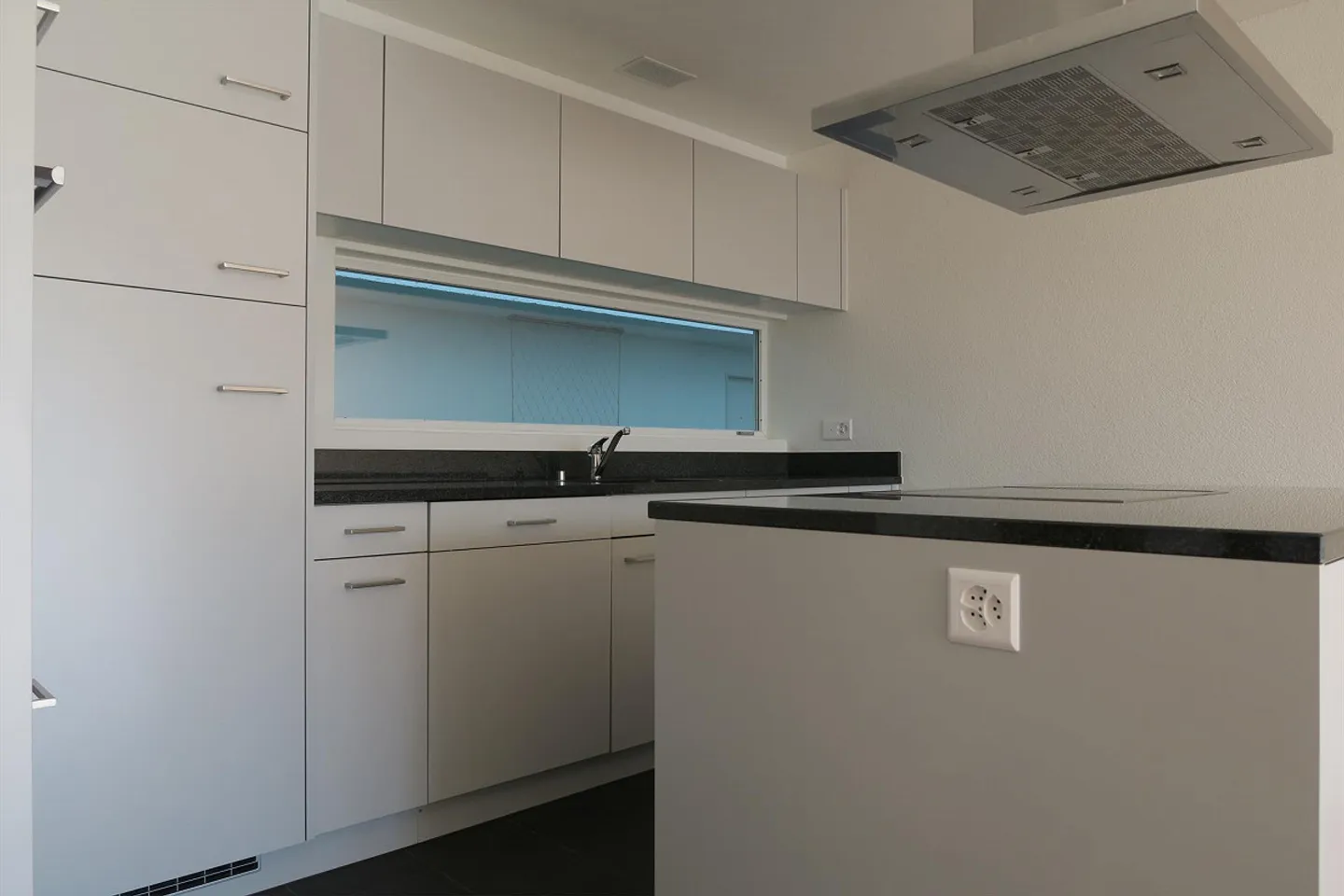 Modernes Apartment mit Balkon - Foto 4 von 11