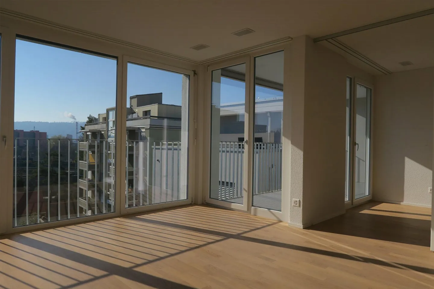 Modernes Apartment mit Balkon - Foto 6 von 11