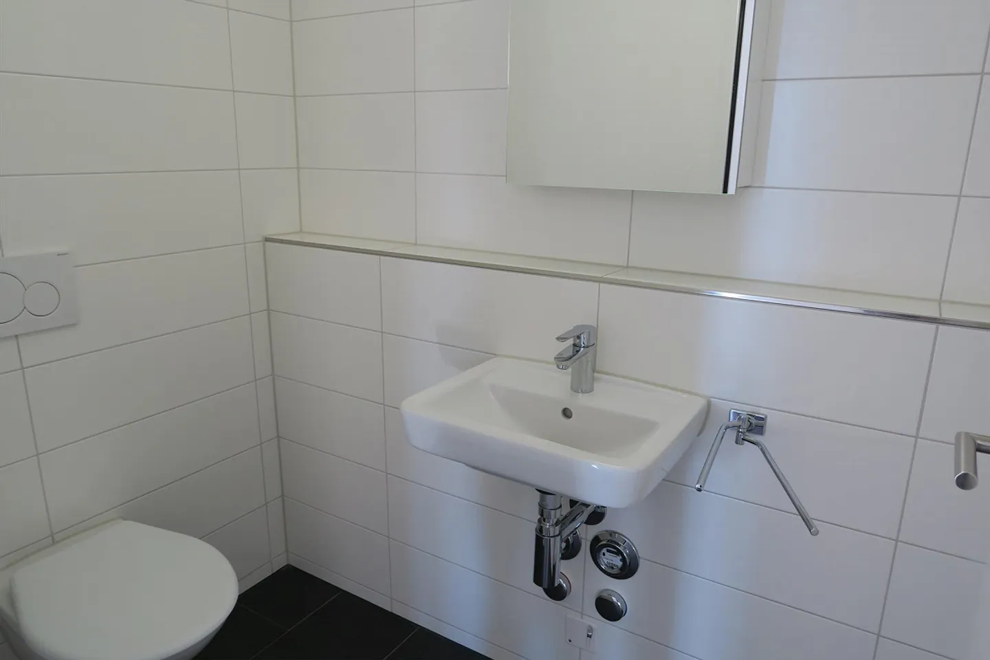 Modernes Apartment mit Balkon - Foto 8 von 11