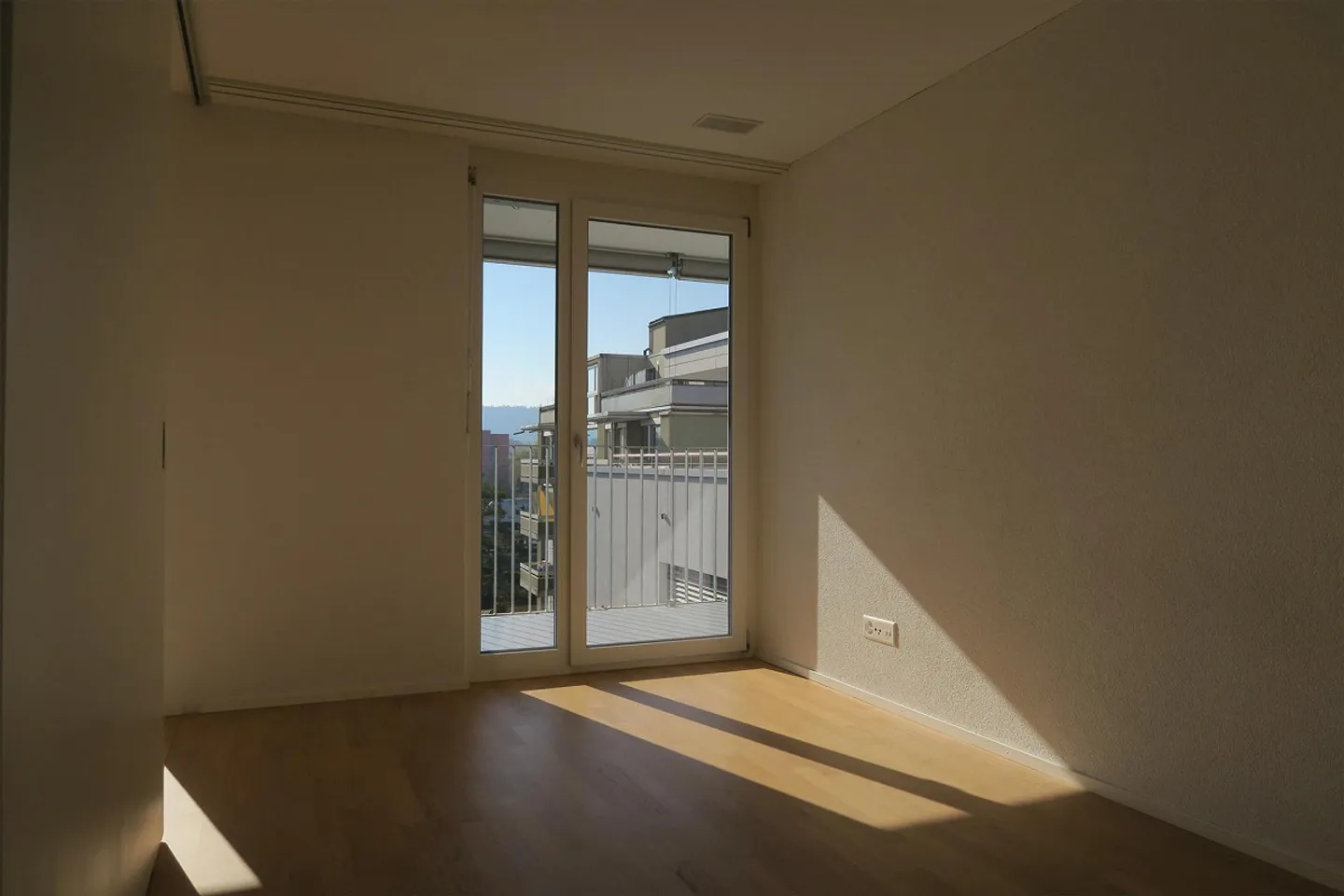 Modernes Apartment mit Balkon - Foto 9 von 11