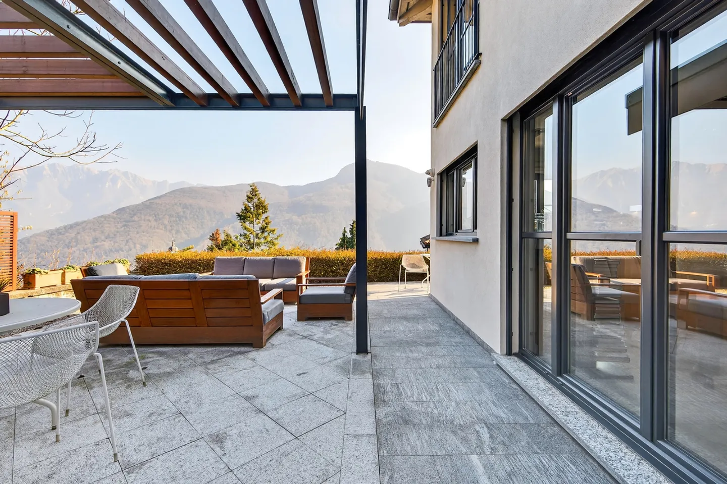 Villa de Luxe avec Vue Époustouflante - Photo 2 sur 17