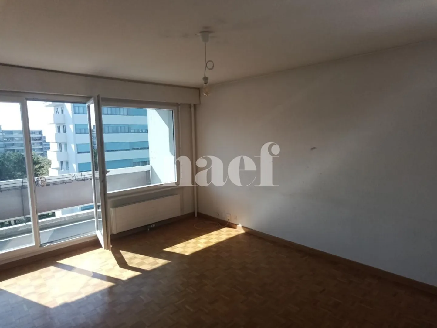 Appartement spacieux avec balcons - Photo 3 sur 12
