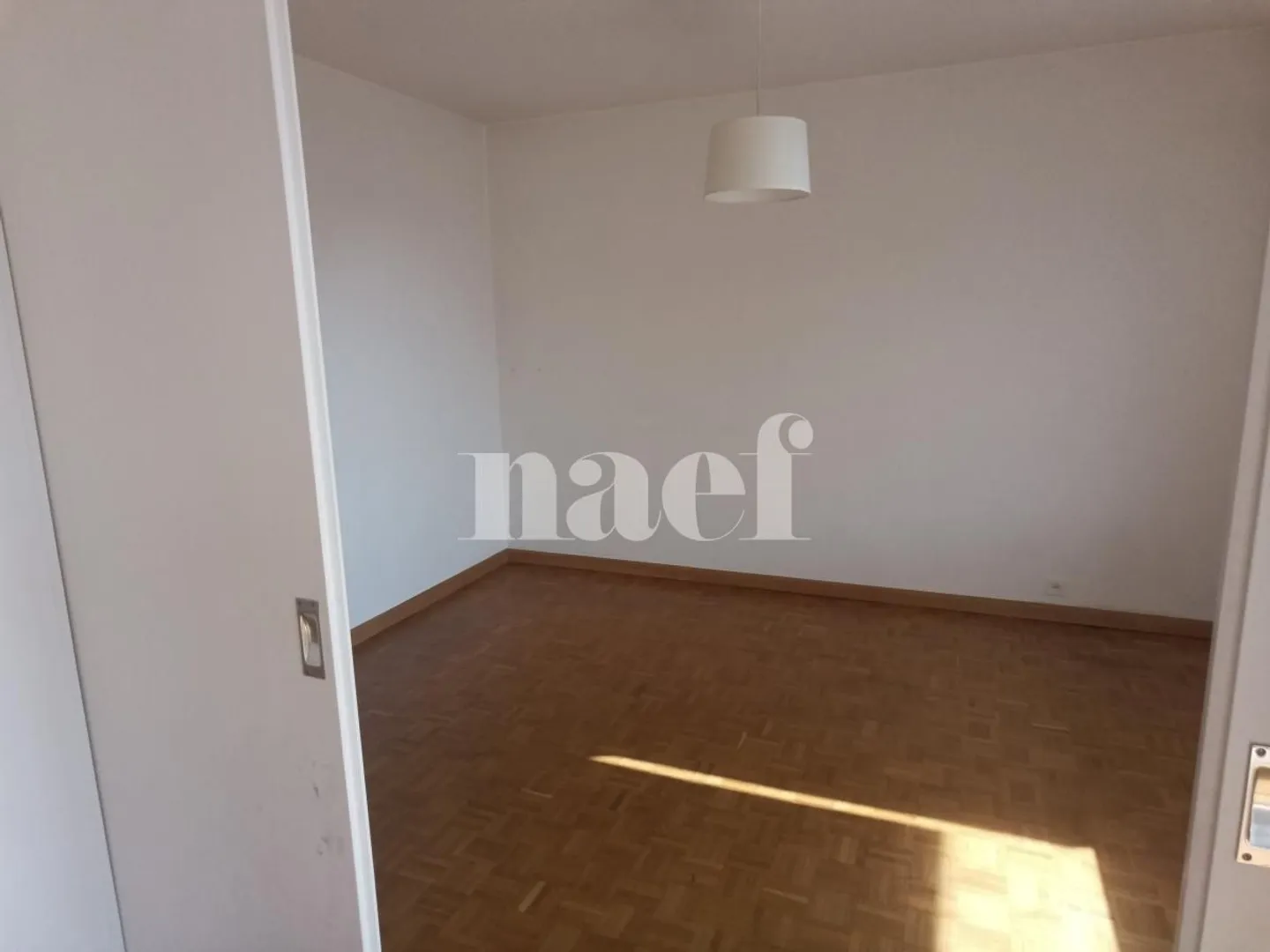 Appartement spacieux avec balcons - Photo 4 sur 12